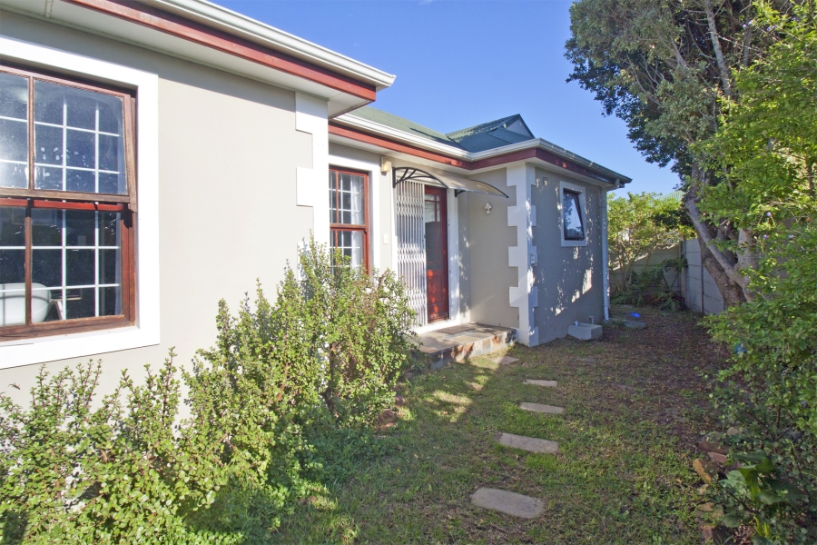 3 Bedroom Property for Sale in Milkwood Park Western Cape